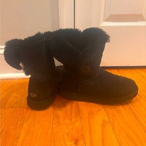 Preowned Ugg Women's Bailey Button Sheepskin Boot Size 6
